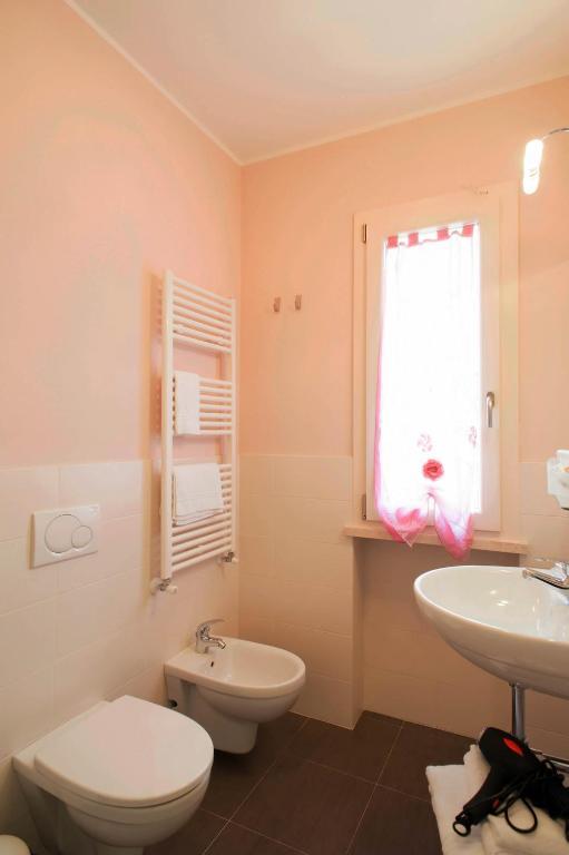 B&B Alle Tre Rose Montignoso Rum bild